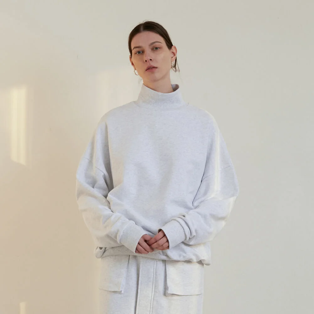 LOGO TURTLE NECK SWEATSHIRT - WHITE