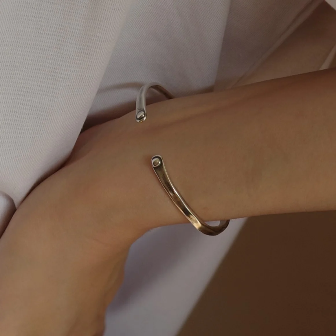 Vintage Slim Bangle Bracelet (Silver)