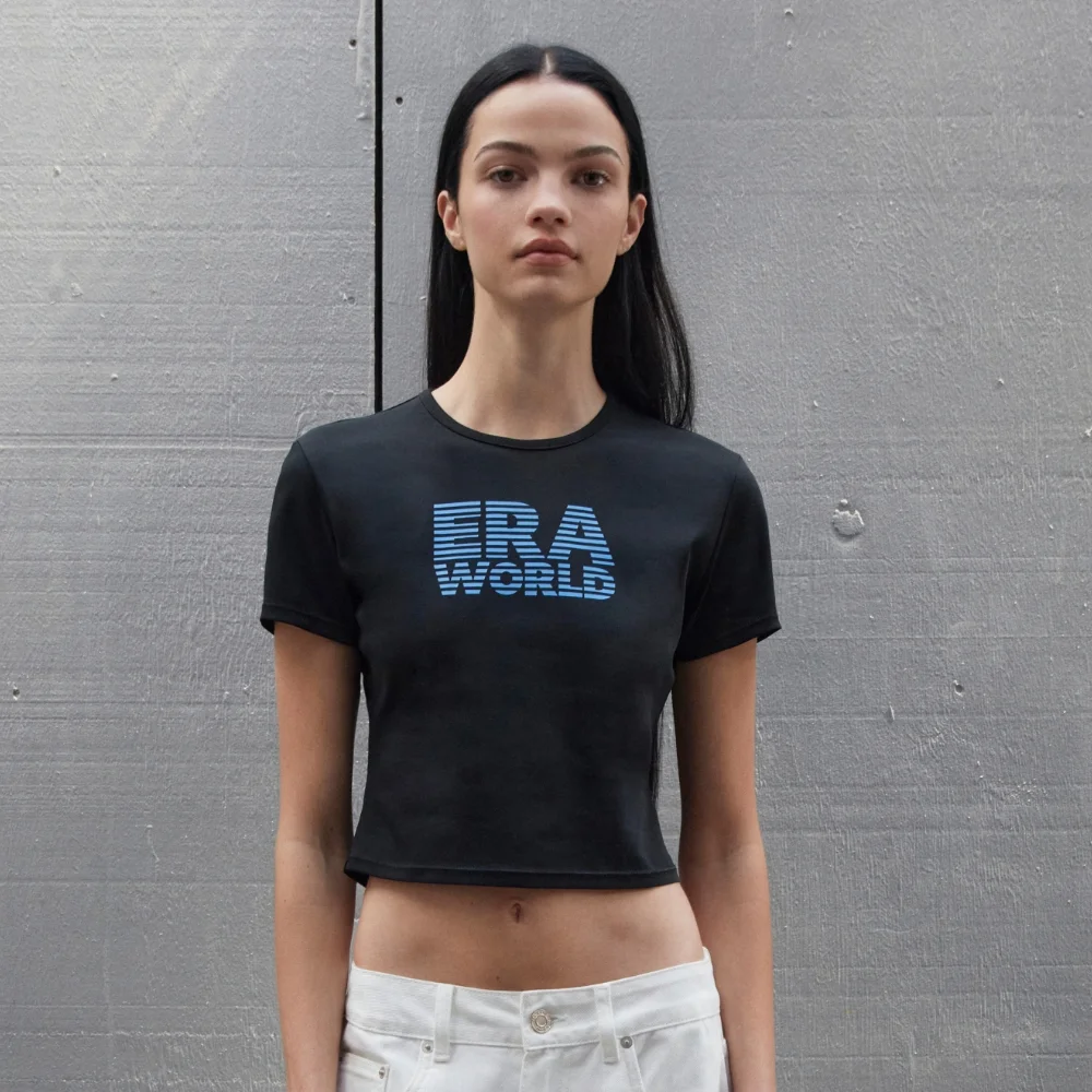 WOMEN ERA WORLD SLIM CROPPED T - BLACK