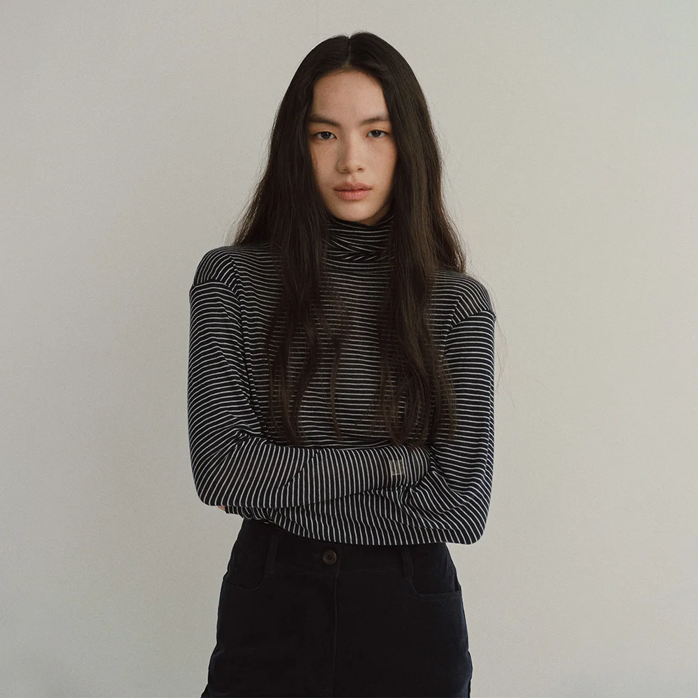 KATE WOOL TURTLE NECK (NAVY)
