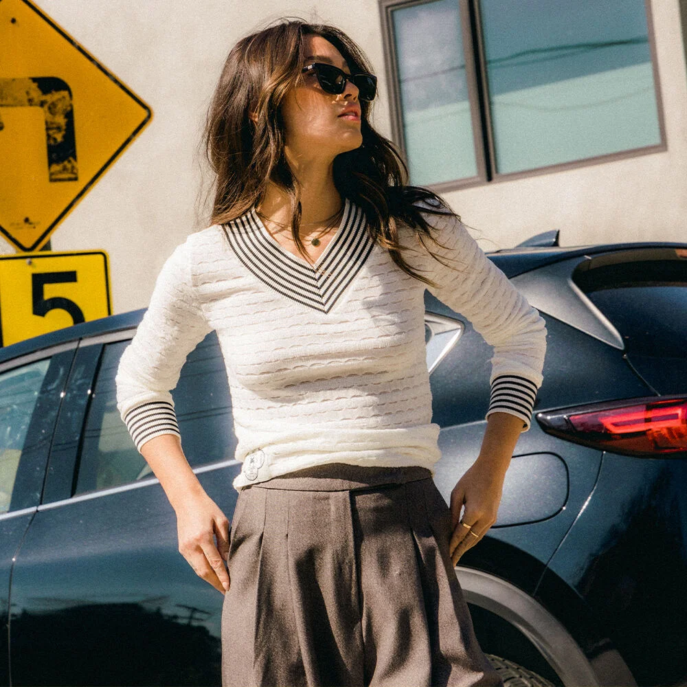 Wave Line V-neck Knit