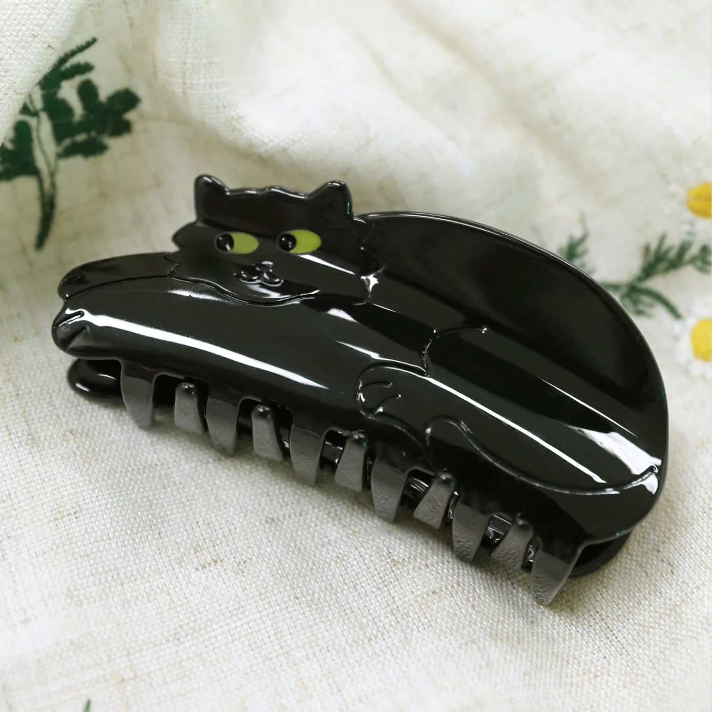 Black Cat Hair Claw