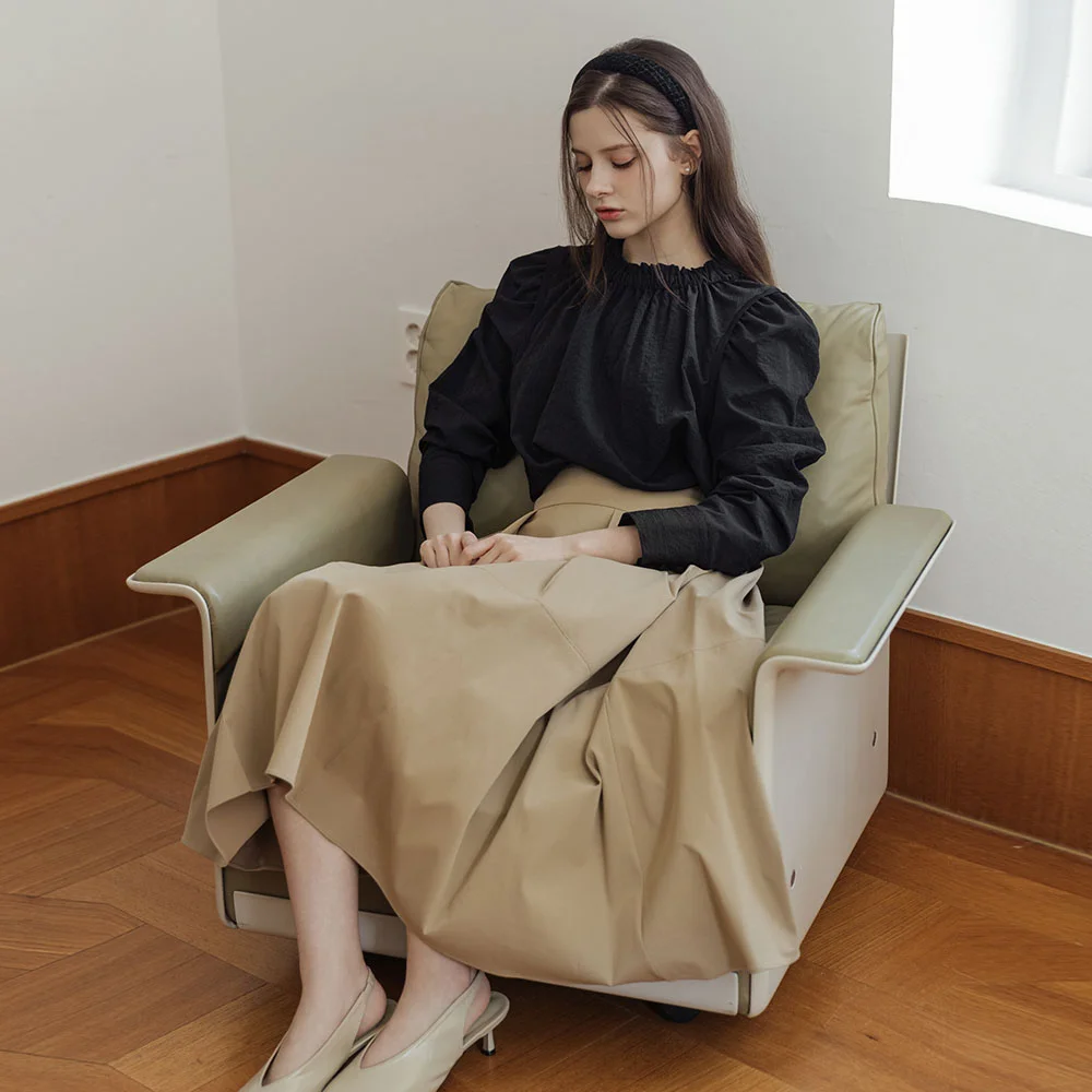 Note Puff Black Blouse