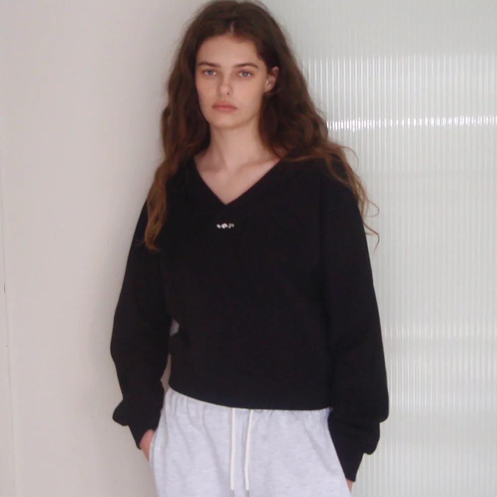 Cross Y Neck SweatShirt 黑色