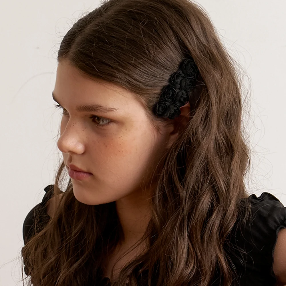 rosy bloom hair pin - black