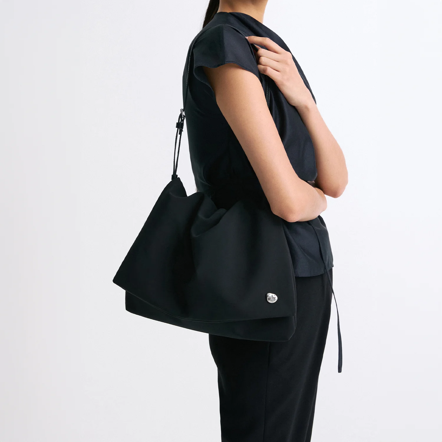 PADDED SHOULDER BAG BLACK
