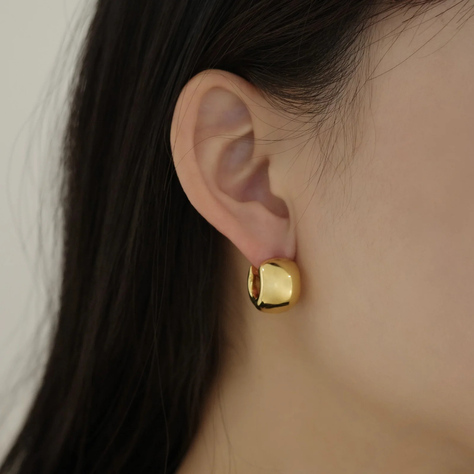 Mono Earrings (Gold)