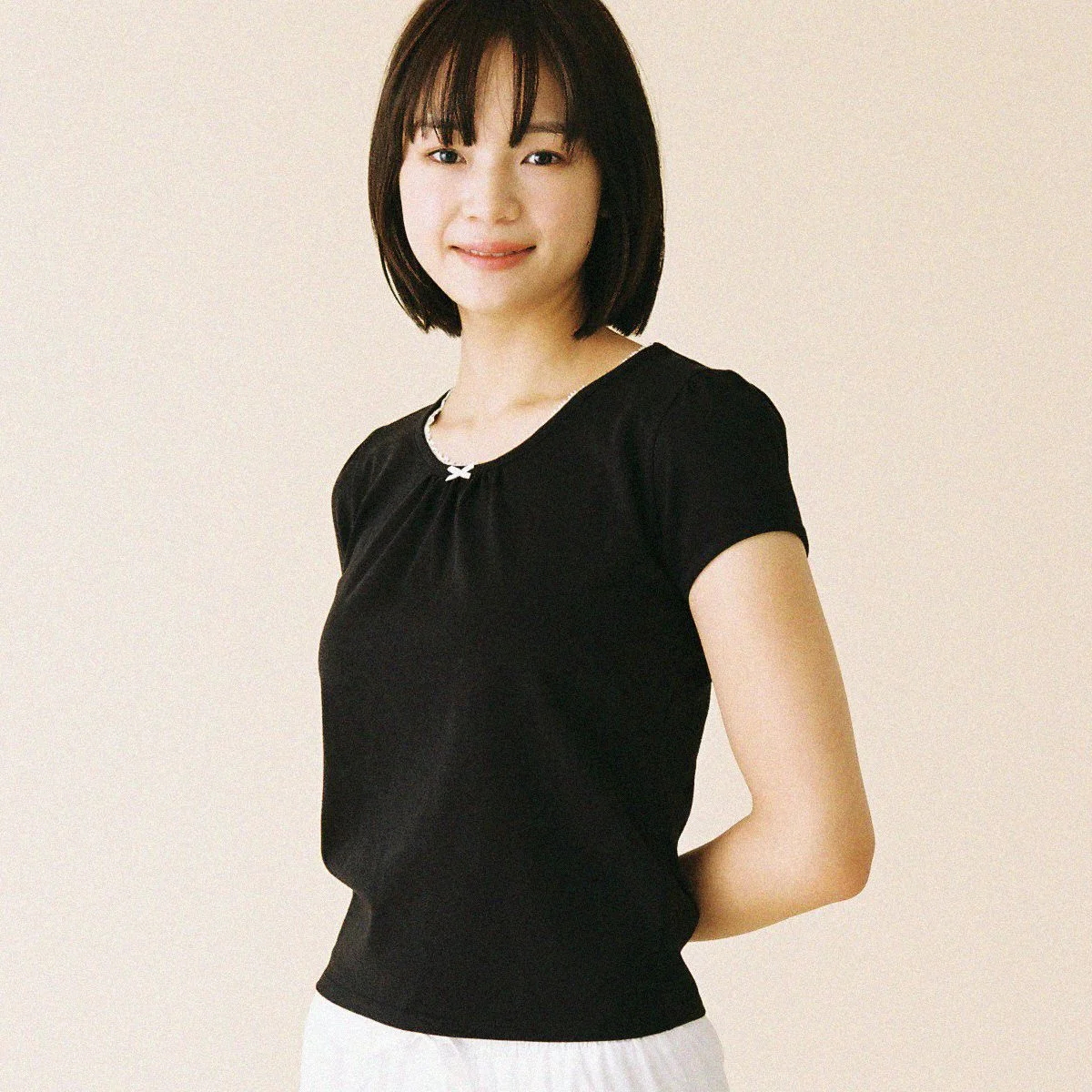 butterfly shirring T(BLACK)