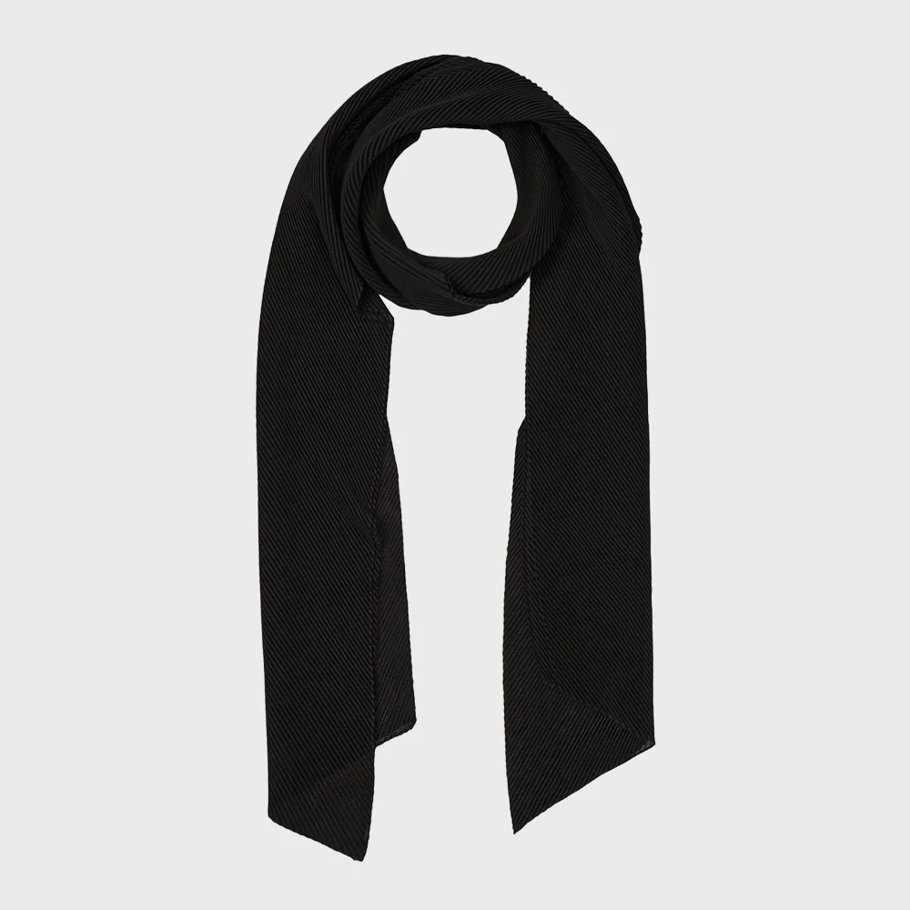 PLEATED SCARF IN BLACK