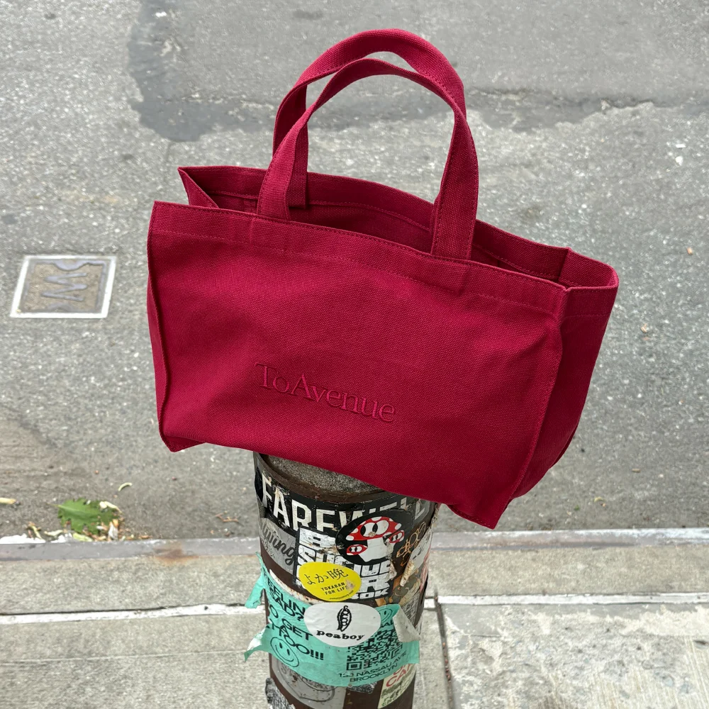 To-Avenue Canvas Tote Bag (Plum red)