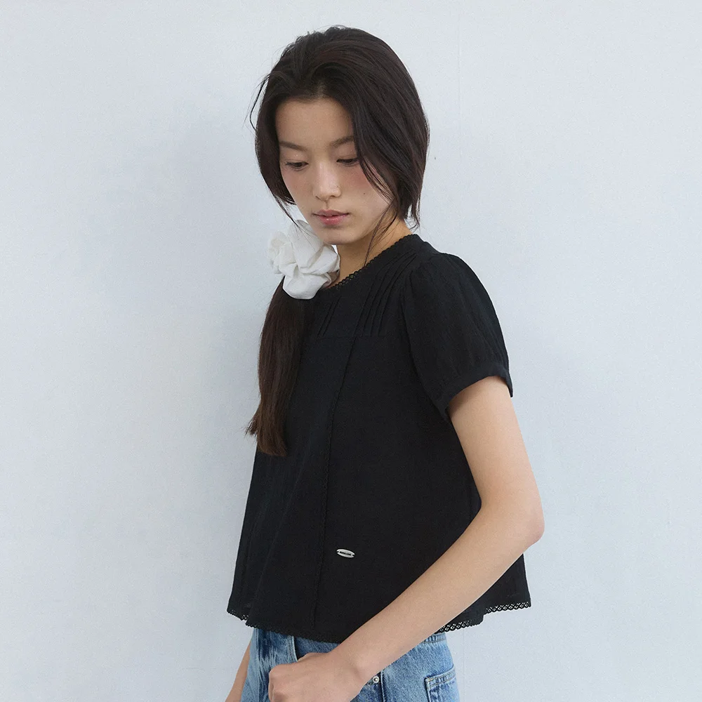 Lace line pintuck soft blouse - black