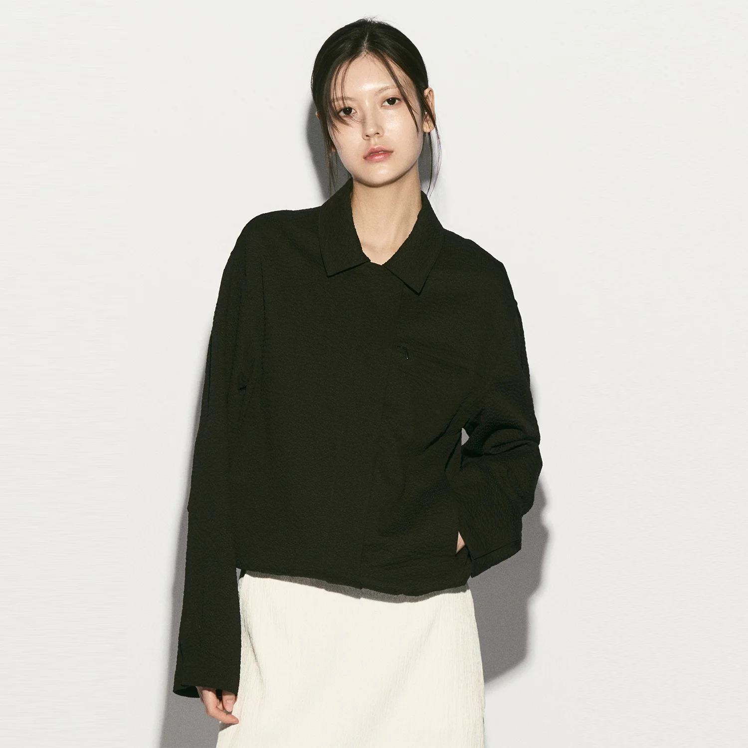 SEERSUCKER HIDDEN BUTTON JACKET BLACK
