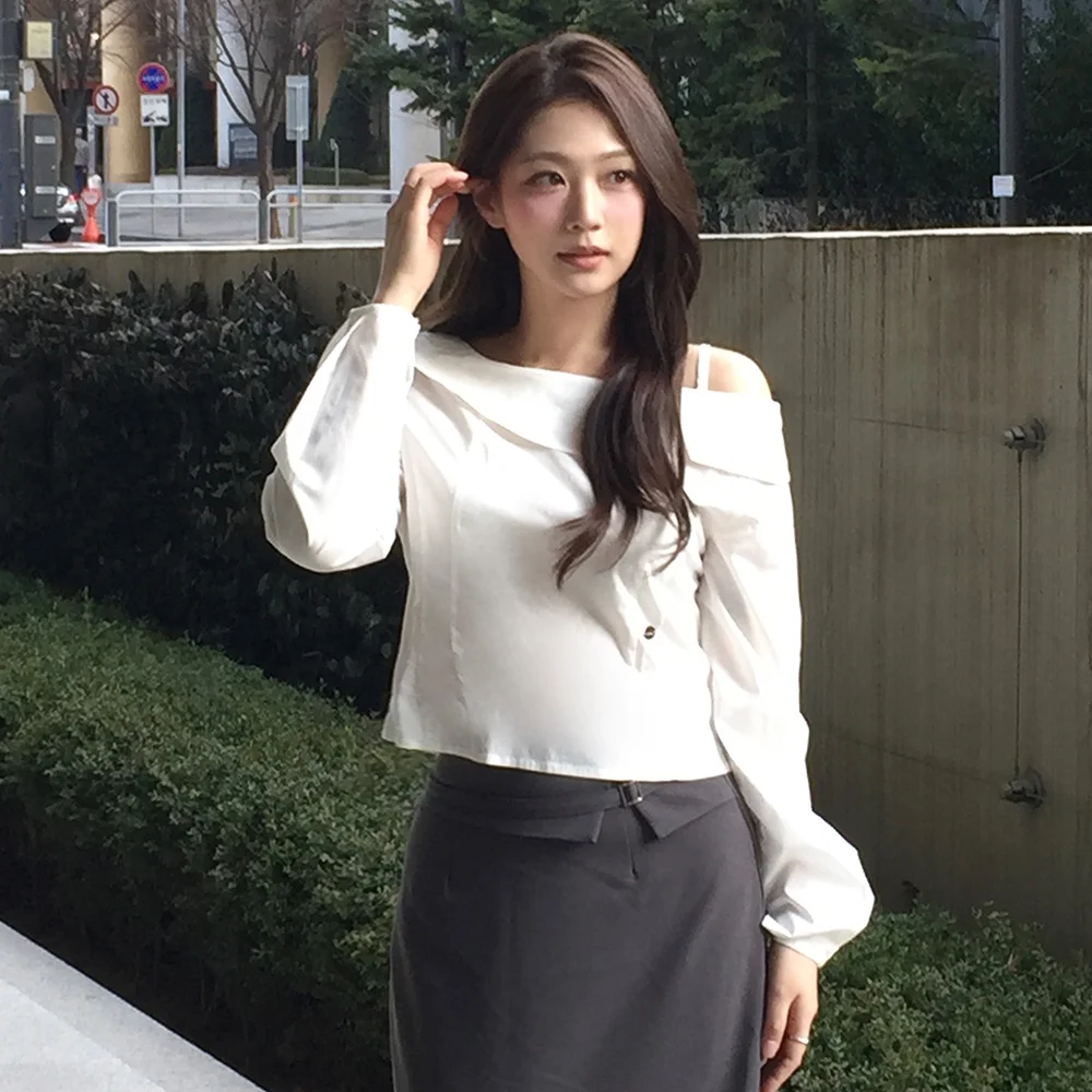 Unbalance off shoulder blouse - white