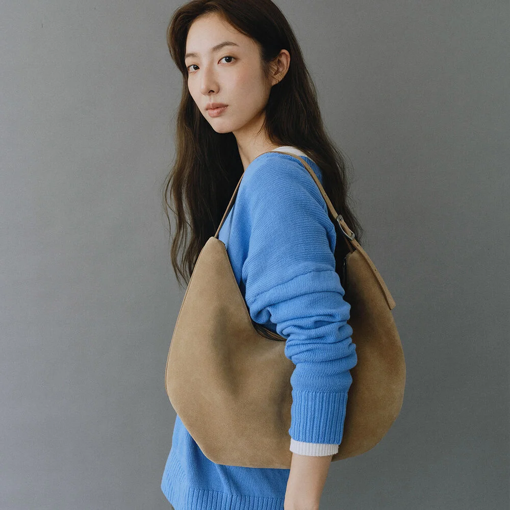 MOSSY HOBO BAG (SUEDE SAND)