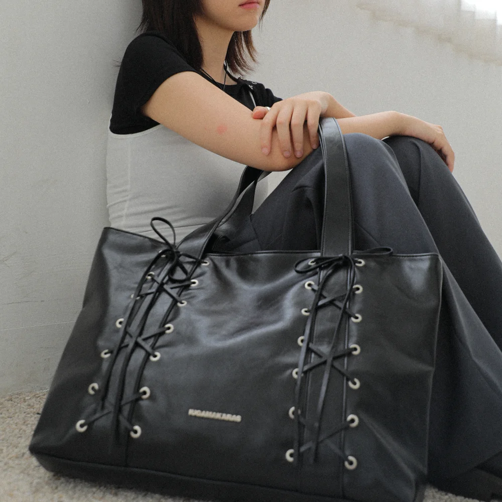 Eyelet Ribbon Leather Shoulder Bag (Black)