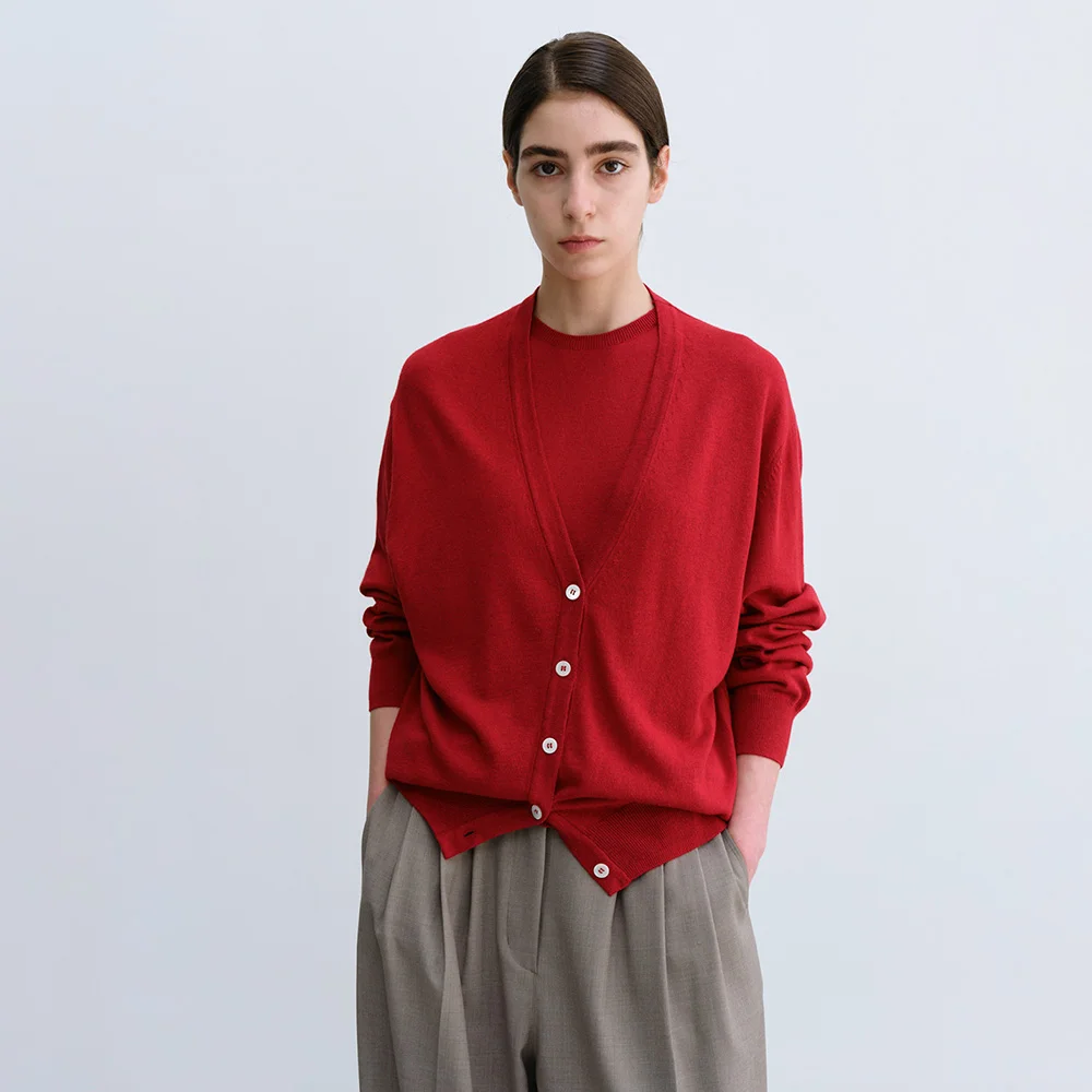 Nicholson V Cardigan in Red