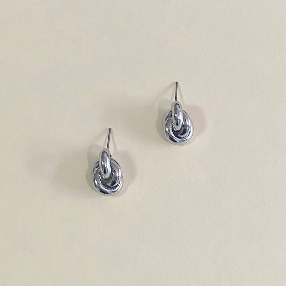 Kim Hye-jun 著用 Bold Link Earring