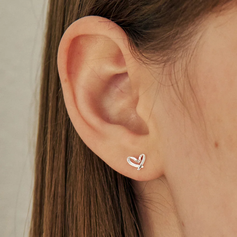 Minimal Heart Earrings. EA1769