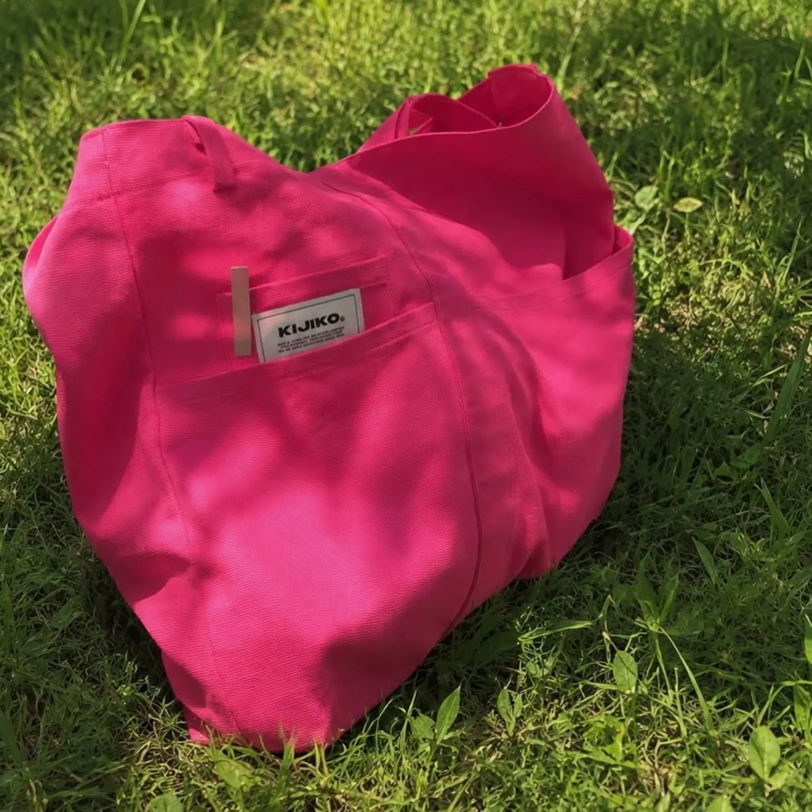 Ke906. Angled Pocket Utility Tote Hot Pink