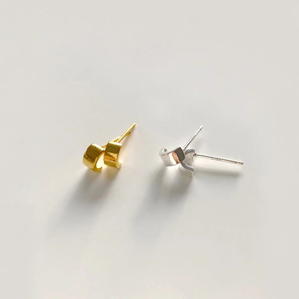 Kim Jieun 著用 Mini Curve Earring