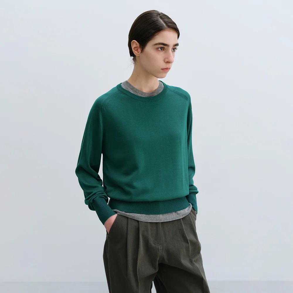 Light R-Neck Knit in Green