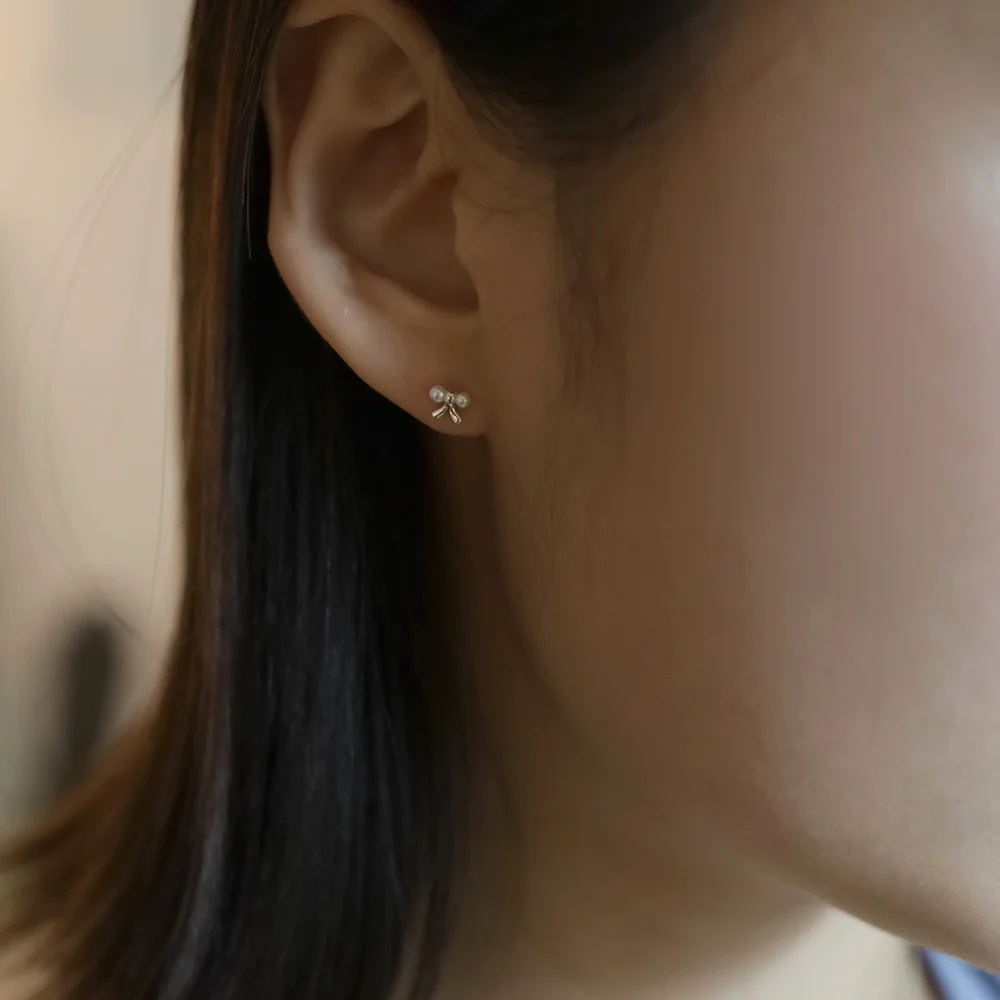 Pearl Ribbon Piercing