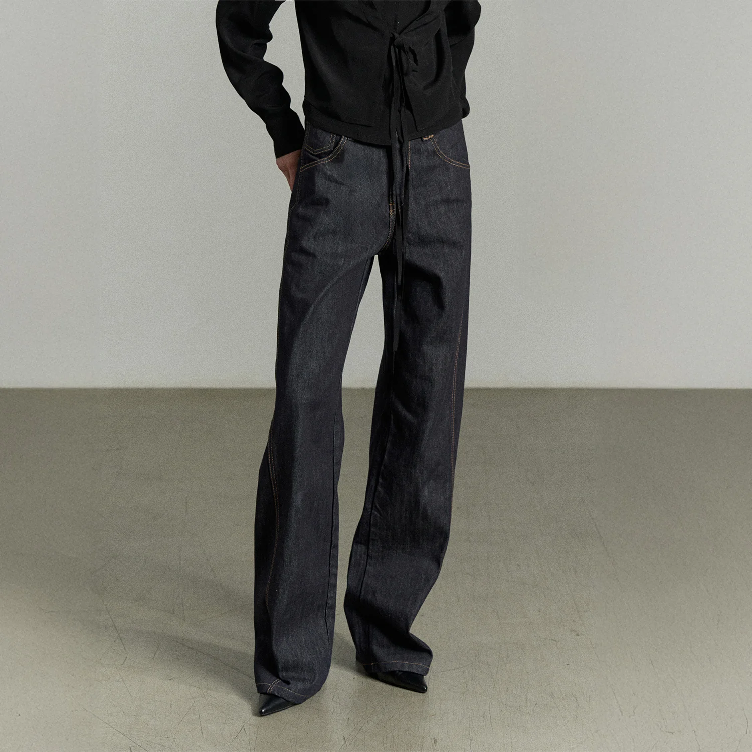 ASYMMETRIC SEAM DENIM JEAN