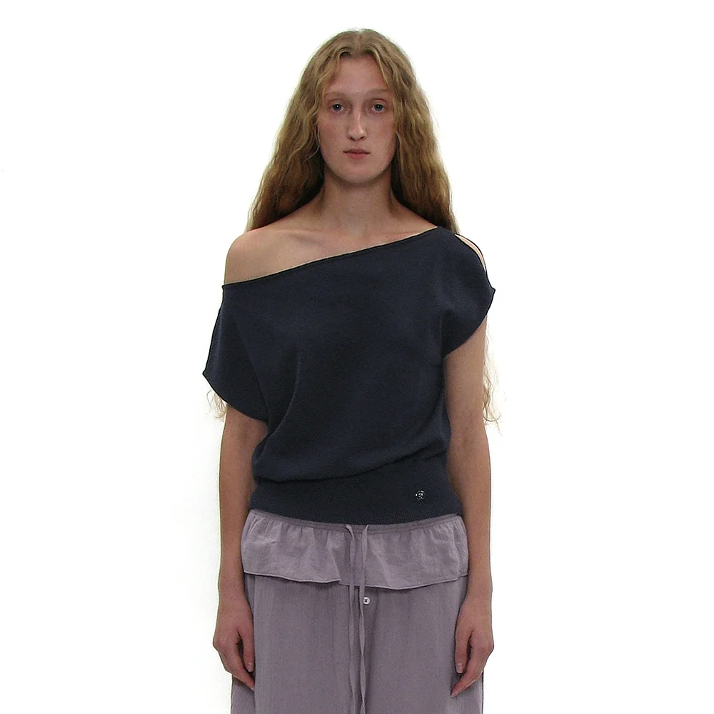 SLIT OFF-SHOULDER KNIT TOP_NAVY