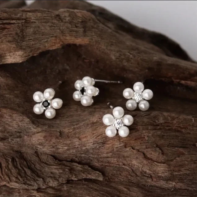 WINTER 迷你 珍珠 花 水鑽 銀色925 耳環(2option)