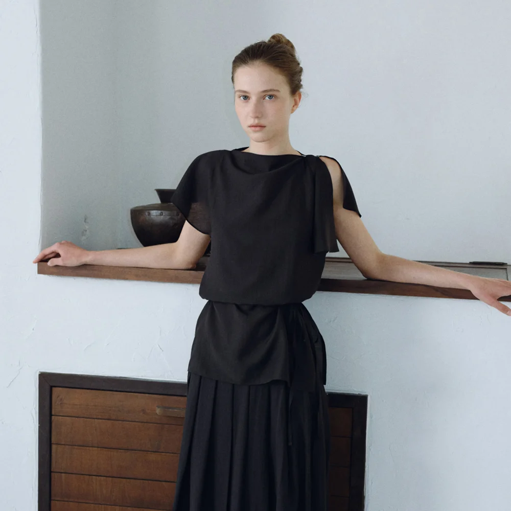 FLAP SLIT BUTTON BLOUSE_BLACK