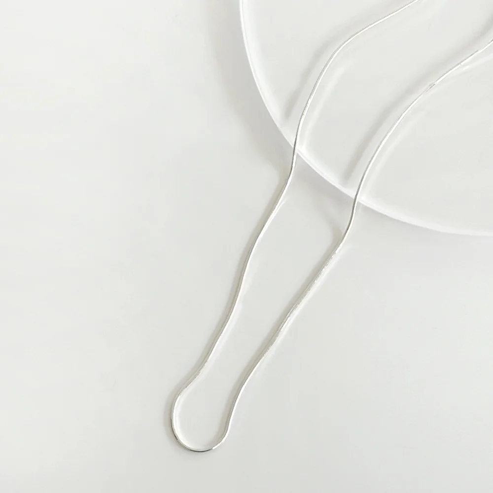 Jin Ki-joo 著用 Silky Glow String Necklace