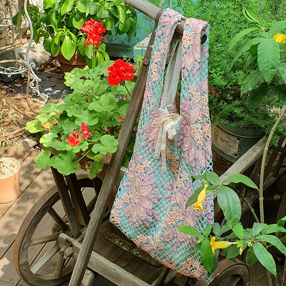 KNIT FLOWER SHOPPER BAG