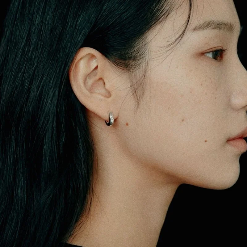 Bold leaf earrings (2 color) / 醒目 葉 水鑽 一觸即開 耳環