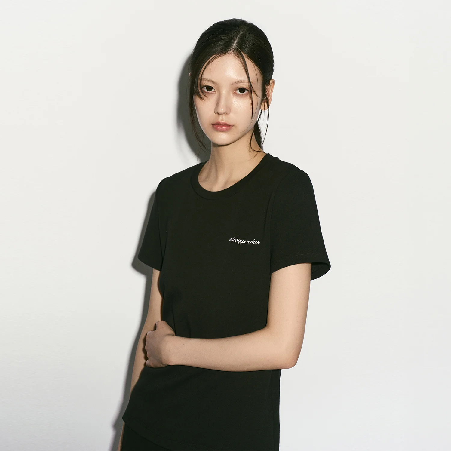 LOGO EMBROIDERED T-SHIRT BLACK