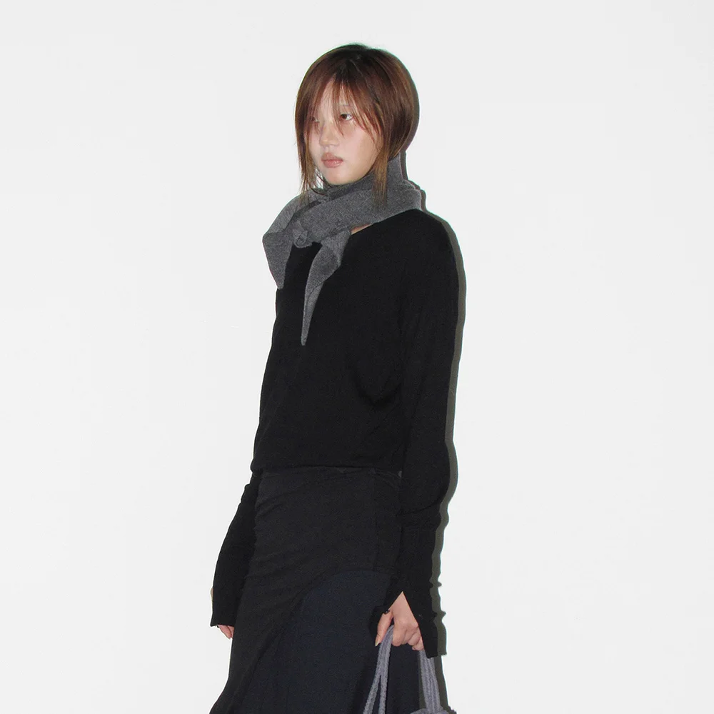 DISTRESSED TURTLE NECK CLOSURE WOOL SCARF GREY