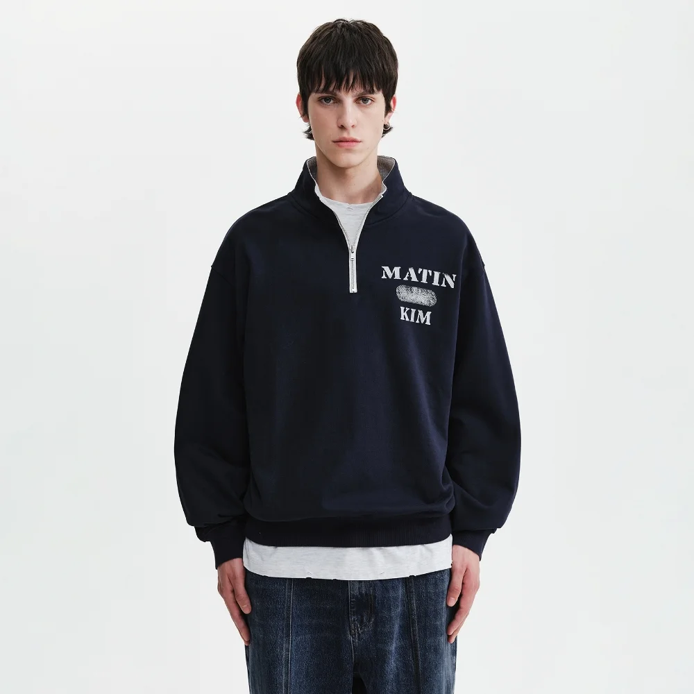 MATIN LOGO QUARTER ZIP UP IN NAVY