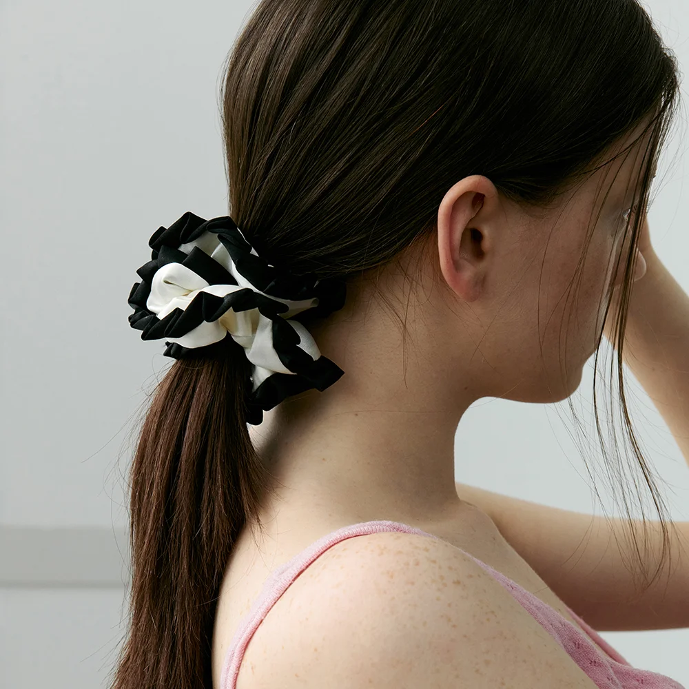 Sadie Pleats Scrunchie_VH2534HB001M