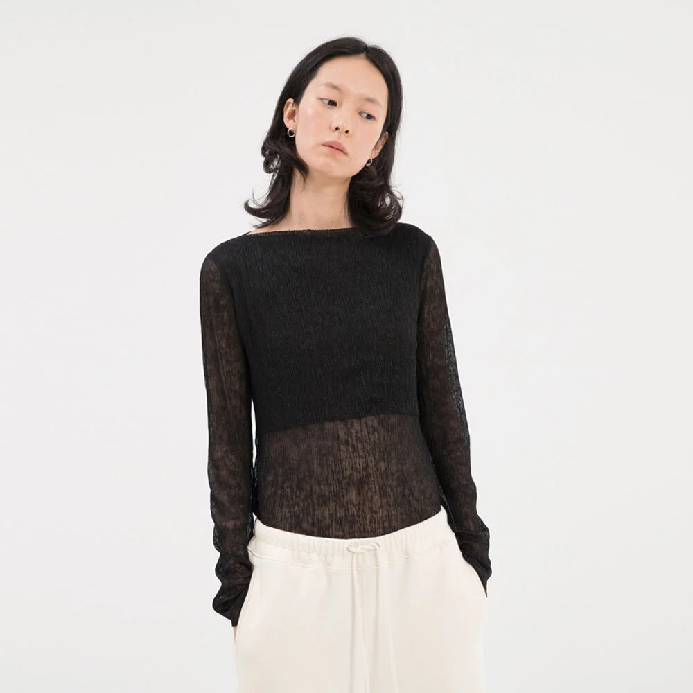 FOLDED NECK WRINKLE TOP / BLACK