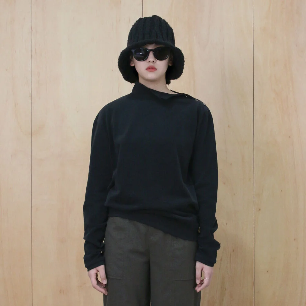 Button Turtle Neck Top / Black