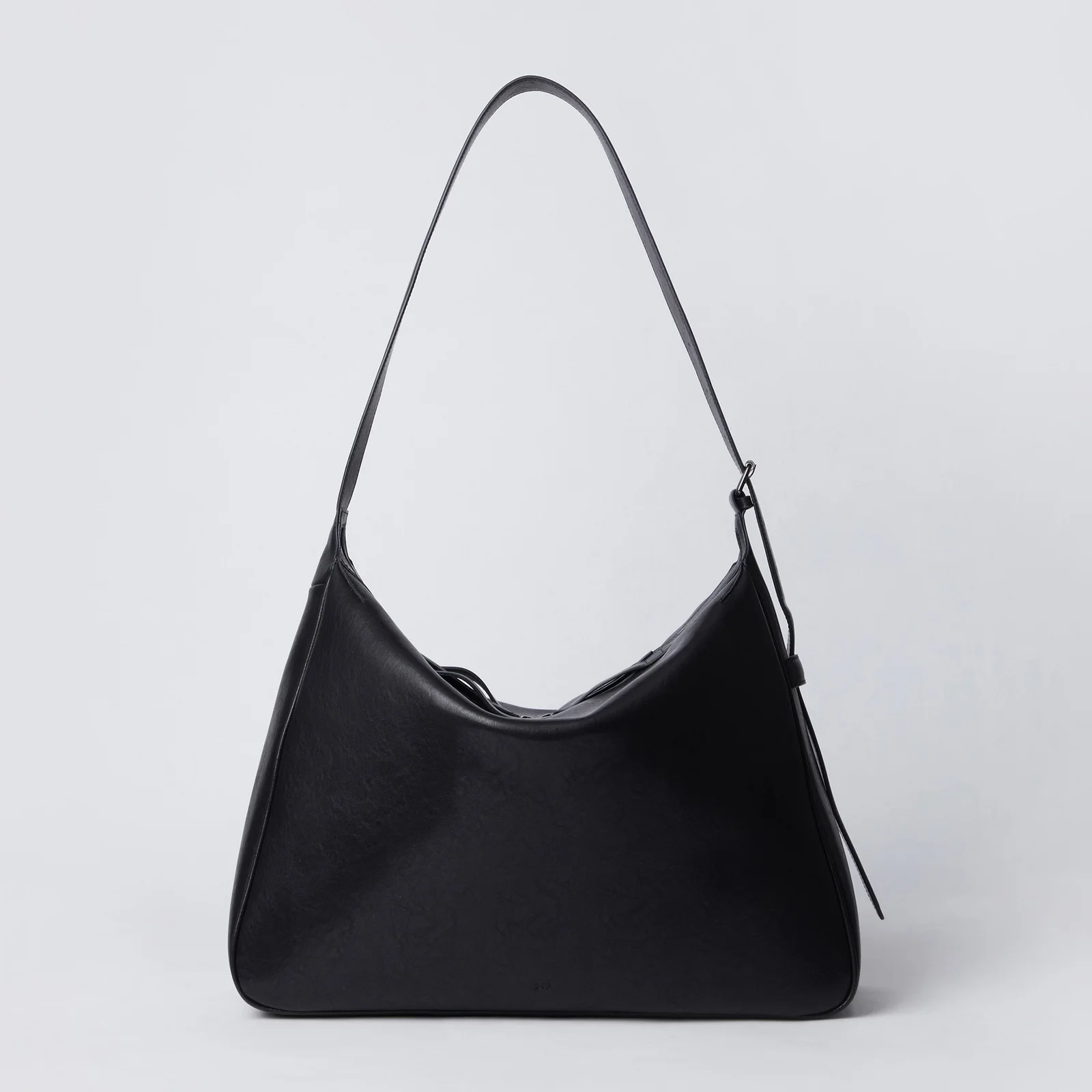 COW HIDE ARCHI SHOULDER BAG BLACK (247)