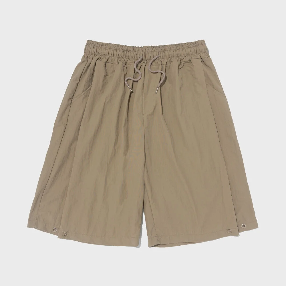 NYLON PINTUCK BERMUDA PANTS (BEIGE)