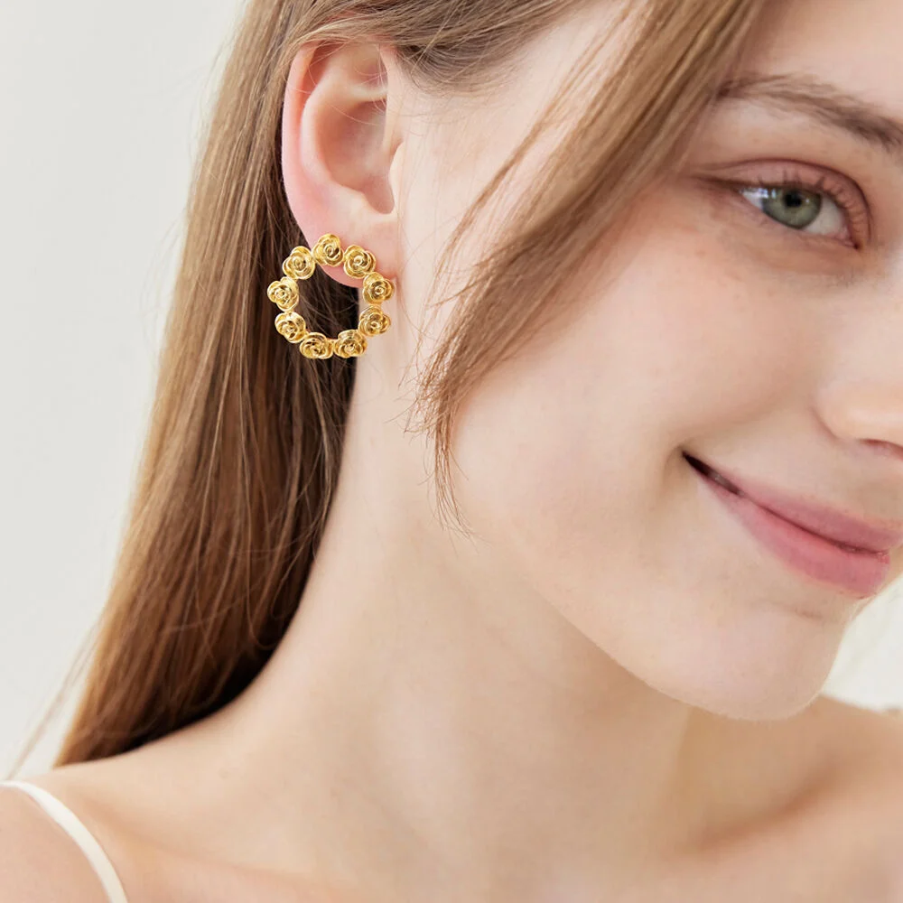 Park Gyu-young, 子瑜 著用 Rose Pattern Round Earring