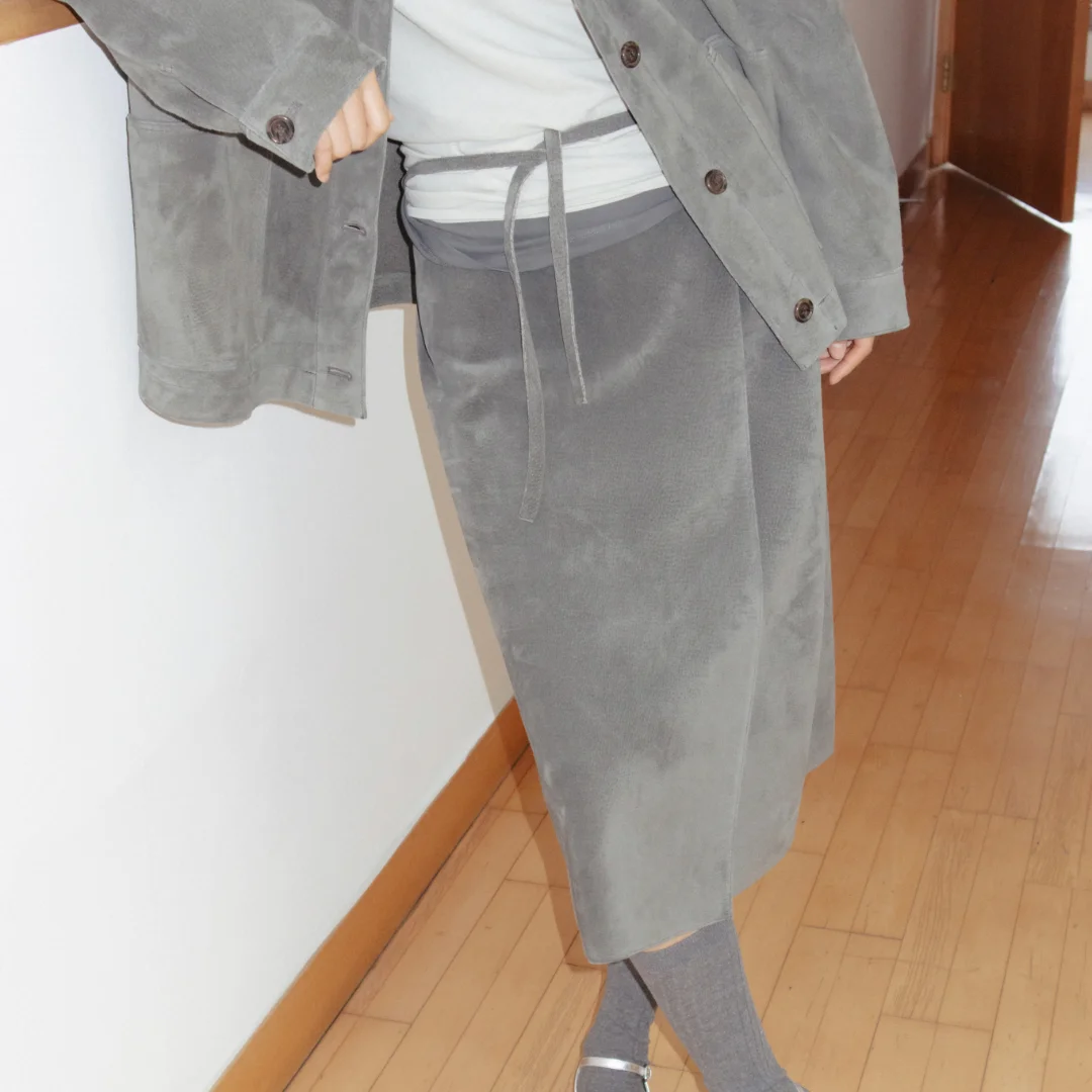 Suede wrap skirt (light beige / camel / gray)