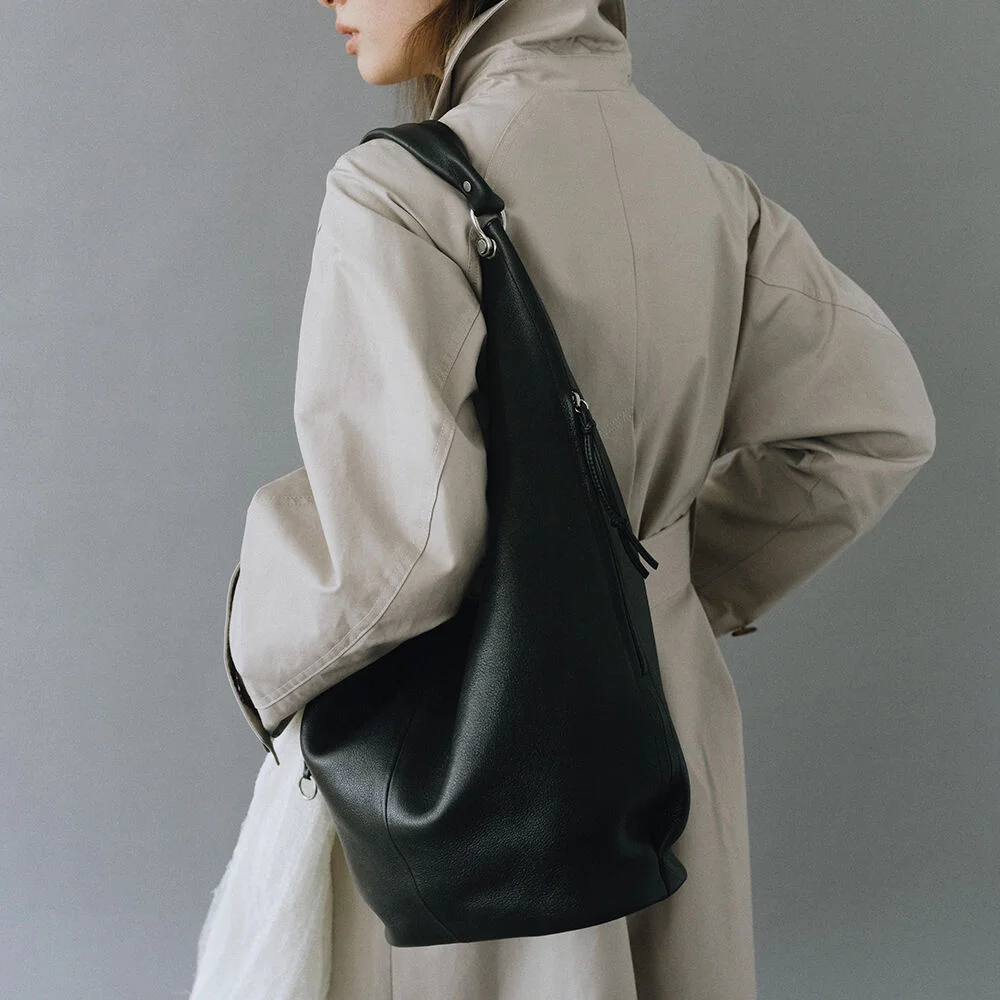 LOG LARGE BAG (SOFT BLACK)
