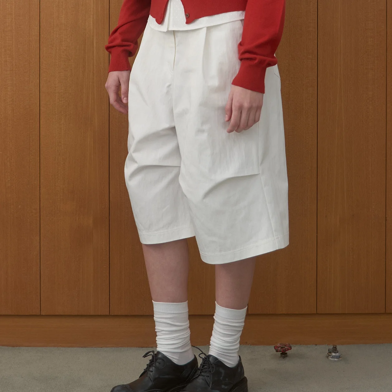 PIN TUCK BERMUDA PANTS_WHITE