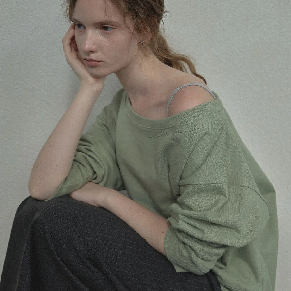 Off shoulder embroidered sweatshirt _Green