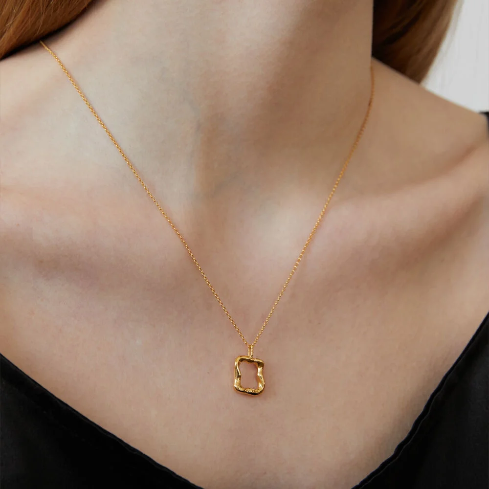 thread pendant necklace