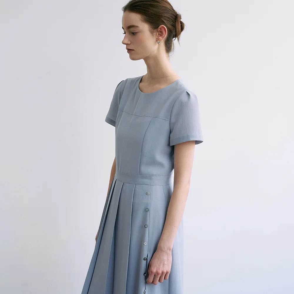 comos 1415 slit button point pleats dress (sky blue)