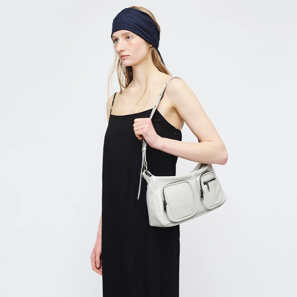 OUTPOCKET HOBO_light grey glossy plain