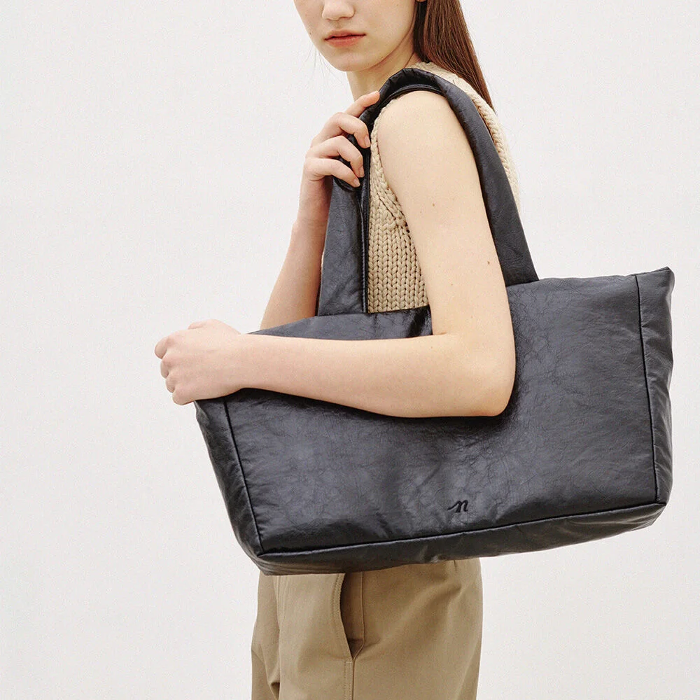 Essential Began Leather Shoulder Bag (Black)